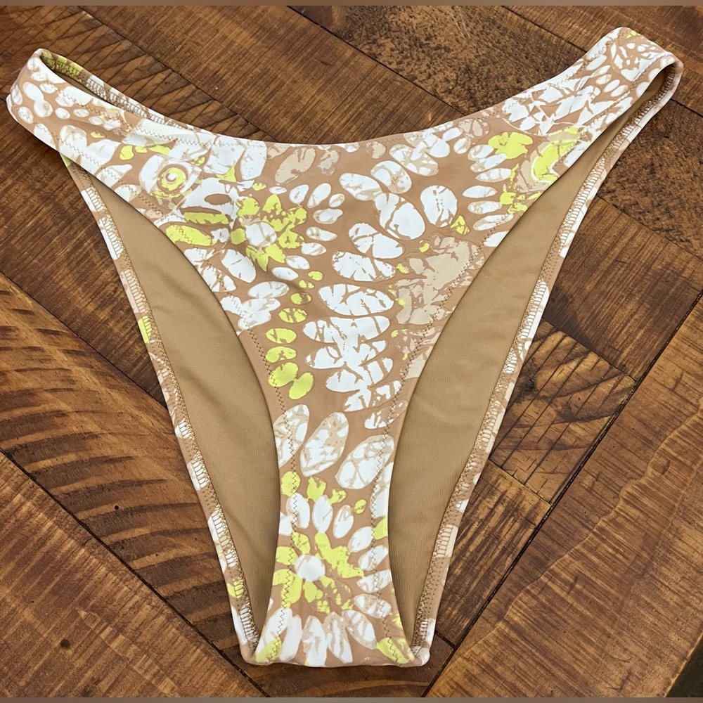 NWT Aerie High Cut Cheekiest Bottom in Neutral Sands - Size S